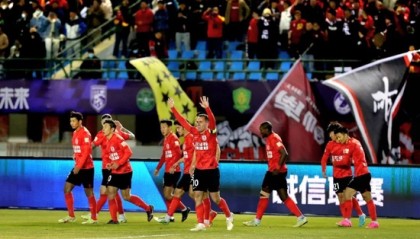  马赛主场球迷助威声浪助力球队逆转取胜