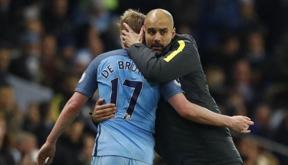  蓝月军团势不可挡！曼城四球横扫埃弗顿稳居榜首  