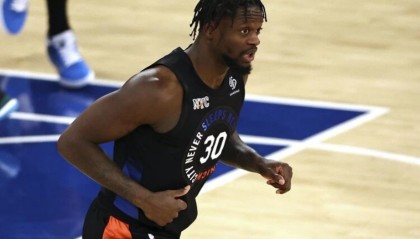  尼克斯时隔十年重返季后赛次轮  