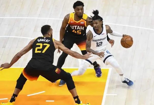  爵士全员皆兵七人得分上双，团队篮球展现威力