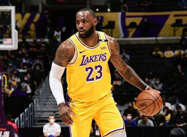  詹姆斯率湖人逆转勇士，附加赛悬念持续升温  