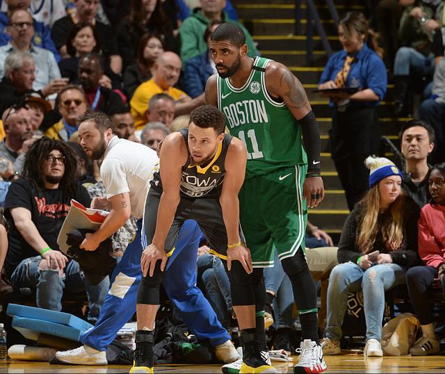  勇士客场力克凯尔特人，库里爆砍四十五分率队连胜  